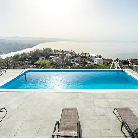 Apartamento Nachhaltige Wellnessauszeit Mit Traumblick, Pool, Sauna, Whirl-wanne