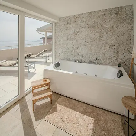 شقة Nachhaltige Wellnessauszeit Mit Traumblick, Pool, Sauna, Whirl-wanne