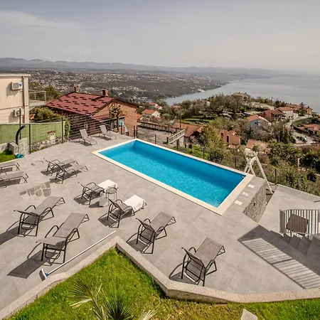 شقة Nachhaltige Wellnessauszeit Mit Traumblick, Pool, Sauna, Whirl-wanne