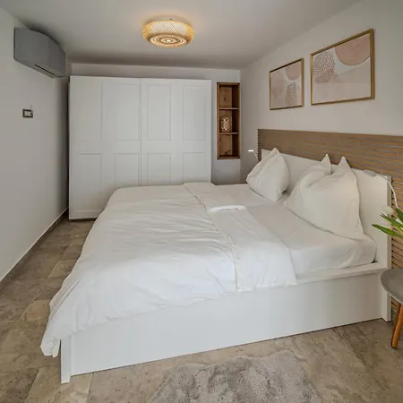 Nachhaltige Wellnessauszeit Mit Traumblick, Pool, Sauna, Whirl-wanne オパティヤ