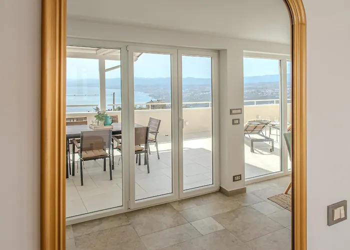 Nachhaltige Wellnessauszeit Mit Traumblick, Pool, Sauna, Whirl-wanne オパティヤ